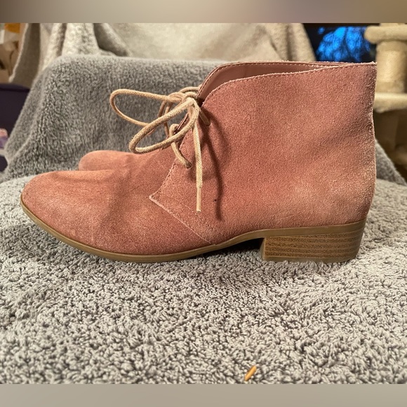Pink suede booties - Picture 2 of 7